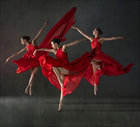 Local People Dancing 的图像结果