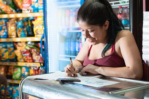Mujeres emprendedoras, la cara de las tienditas en México - Emprendedor