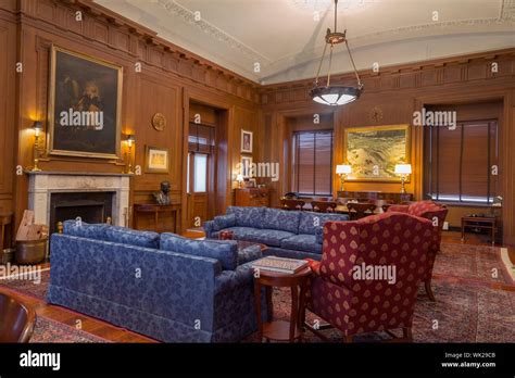 Main Interior Building 的图像结果