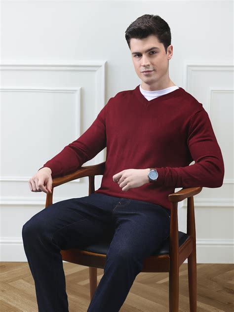 Buy INVICTUS Men Maroon Pullover - Sweaters for Men 19450216 | Myntra
