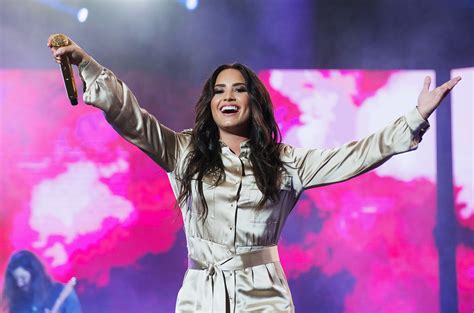 Demi Lovato Tour: See the North American Dates For 2018 | Billboard ...