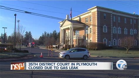 Gas leak closes 35th District Court in Plymouth - YouTube