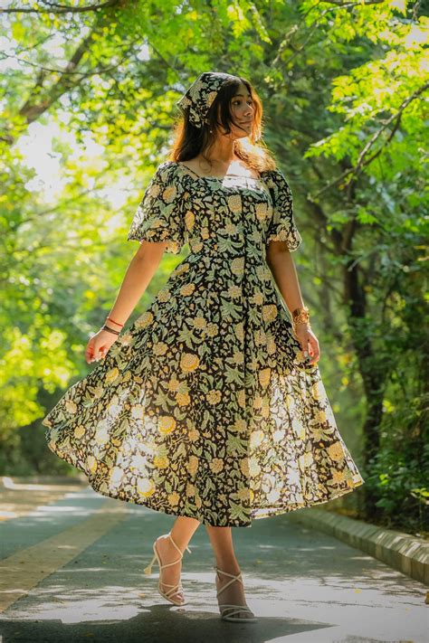 Black Fit & Flare Corset Floral Dress with Removable Sleeves – Odhanon