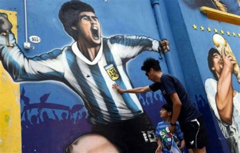 阿根廷球迷悼念马拉多纳 究竟是怎么一回事？【图】_苏州都市网