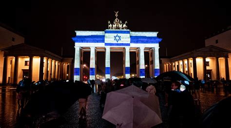 Empire State Building, Brandenburg Gate, other landmarks lit in blue ...