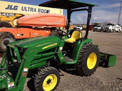 John Deere 3038E Compact Tractor