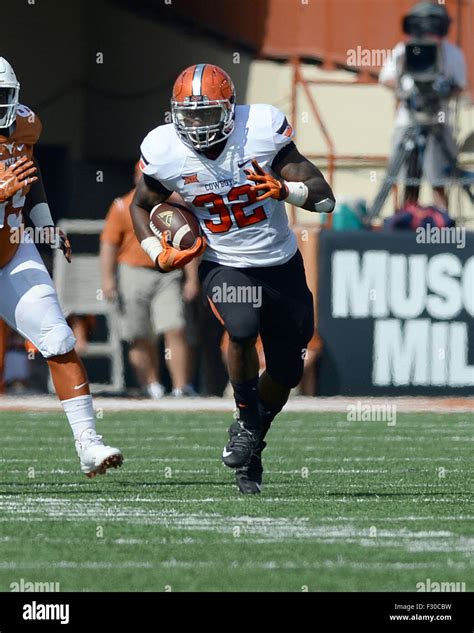 Sept 26, 2015. Chris Carson #32 of the Oklahoma State Cowboys in action ...