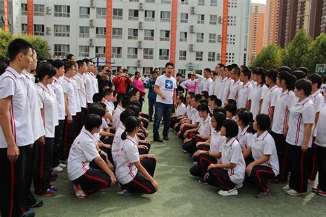 濮阳外国语学校举行“文明交通 从我做起”主题宣誓活动