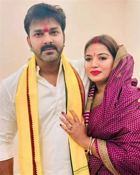 Pawan Singh’s wife Jyoti Singh breaks down in Lucknow, meets husband ...