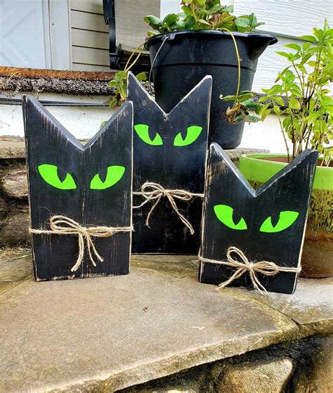Set of 3 Wooden Halloween Cats | Halloween wood crafts, Halloween wood ...