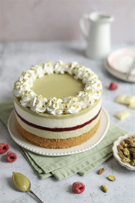 Pistać torta sa malinama i belom čokoladom - Mystic Cakes