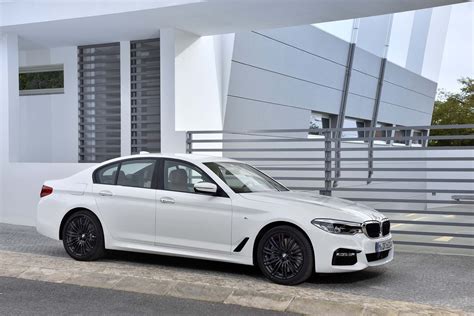 2017 BMW 540i M Sport Exterior Side And Front Gallery (Photo 30 of 35)