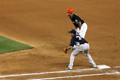 Baseball First Base 的图像结果