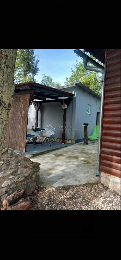 Dvije manje kuce okolica Kavrana, kuća, površina 44m2