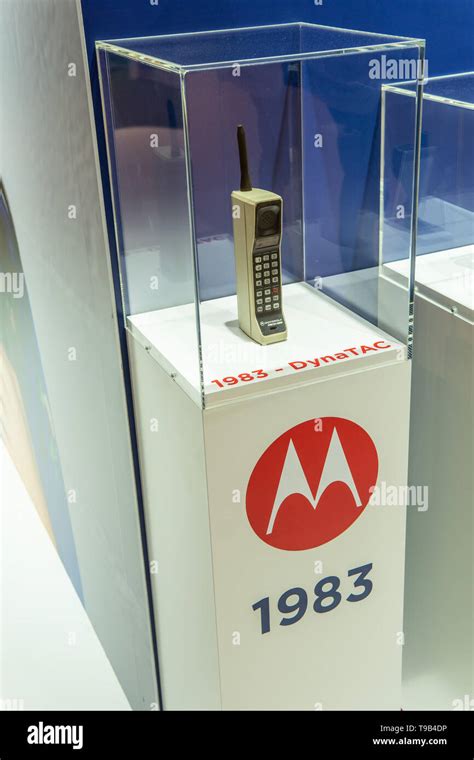 First Ever Mobile Phone 的图像结果