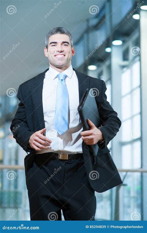 Businessman Running towards Camera 的图像结果