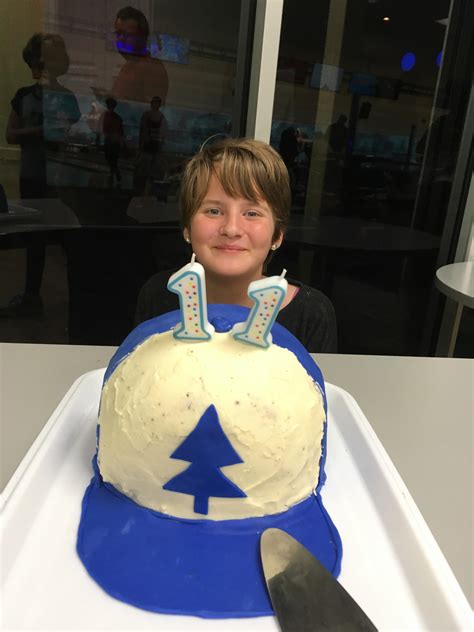 Dippers hat from Gravity Falls for my oldest daughters birthday : r/Baking