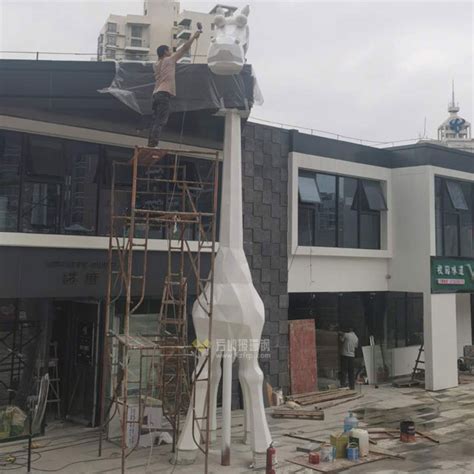广东河源玻璃钢卡通恐龙雕塑-方圳雕塑厂