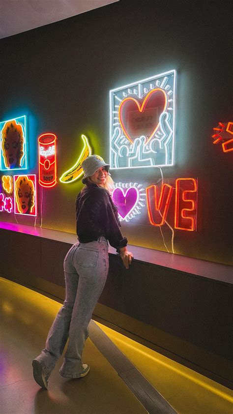 Kat Vera | I’d look at the @fitjeans too 🙈 always perfect fit 👖wearing: Straight Leg in 80s Blue ...