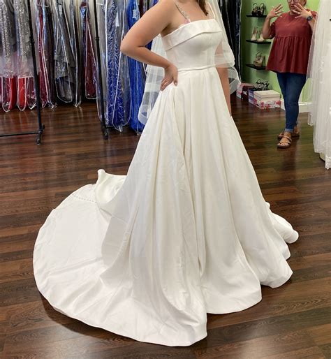 Stella York, 7045 New Wedding Dress Save 25% - Stillwhite