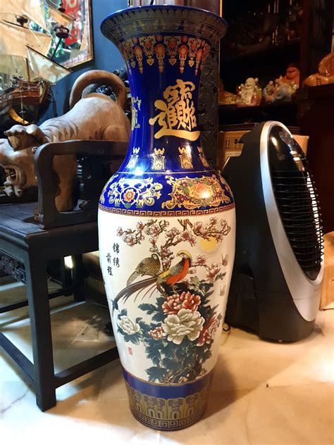 Elegant Tall oriental Floor Vase - hadir