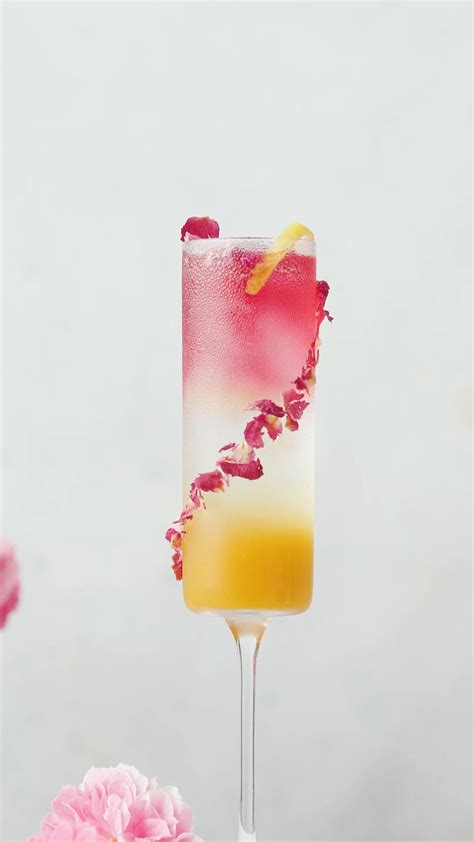 How to Make Cocktail Garnishes [Video] in 2024 | Drink garnishing ...