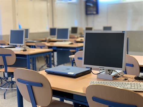 Computer Classroom 的图像结果