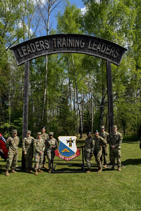 BLC Graduation 的图像结果