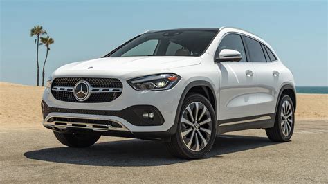 2022 Mercedes-Benz GLA-Class Buyer's Guide: Reviews, Specs, Comparisons