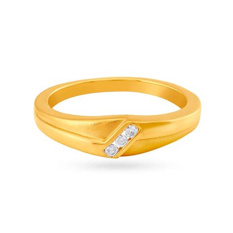 Contemporary 18 Karat Yellow Gold And Diamond Finger Ring