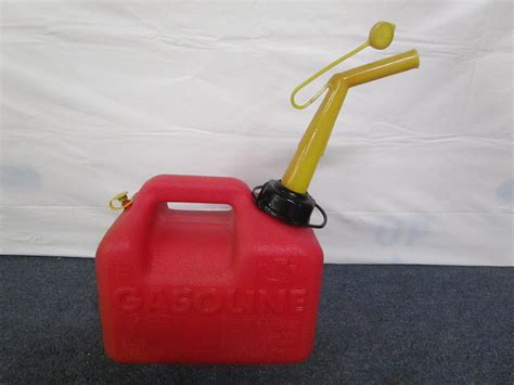 Sold Price: Pre-Owned 3 Gallon Red Plastic Gas Can - June 6, 0120 7:00 ...