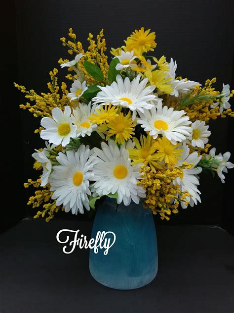 Spring Daisy Floral Arrangement