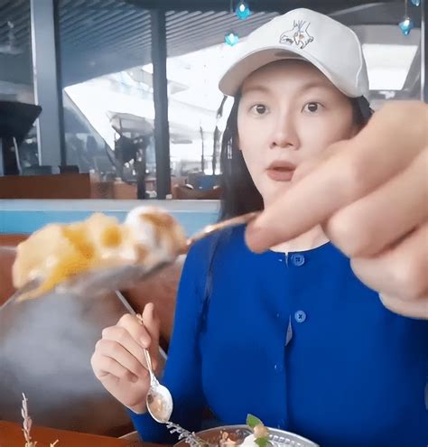 Zheng Kai's sweet wife Miao Miao is dating sweetly - iNEWS