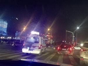 宁波多辆私家车为给救护车让道 集体闯红灯[图]-新闻中心-南海网