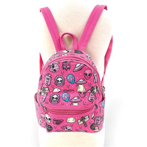 Alien Collage 的图像结果