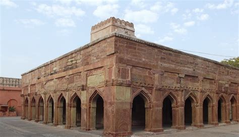 9 Famous Forts in Uttar Pradesh - lifeberrys.com