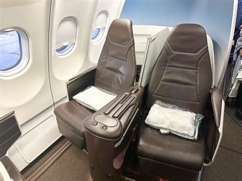 Hawaiian Airlines A330-200 First Class Review [LAS to HNL]