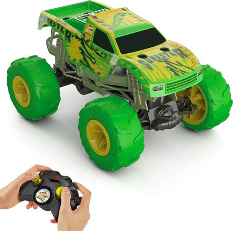 Amazon.com: Hot Wheels Monster Trucks RC Toy, Remote-Control 1:15 Scale Gunkster, Glows in The ...
