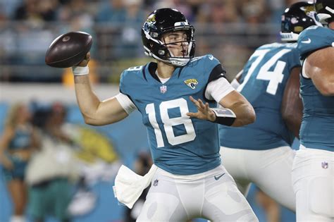 Jaguars' QB Trevor Lawrence suffers high-ankle sprain, Canadian Nathan ...