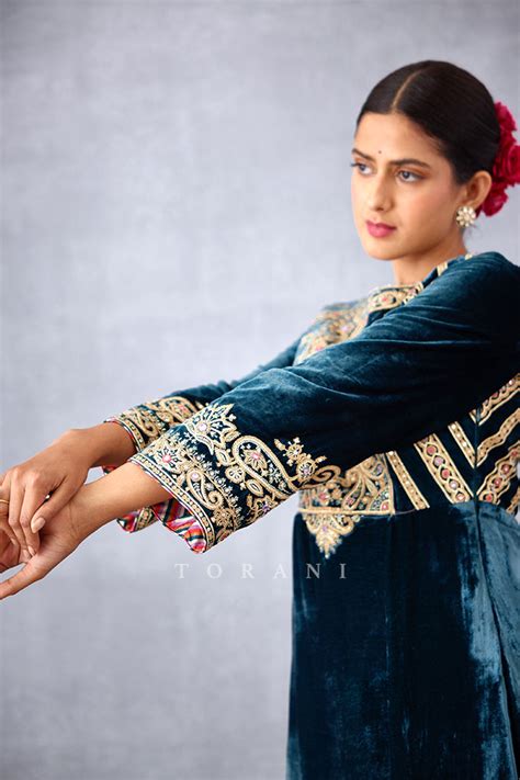 Shabnami Makhmal Qurbat Kurta Set – Torani India