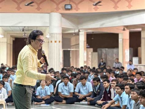 Conducting career seminars at Sri Swaminarayan Gurukul; Jayesh ...