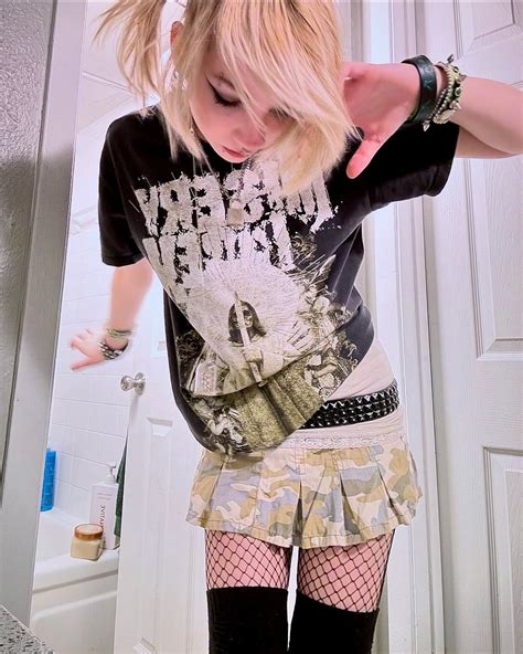 scenemogram | ⬇️ ⭐️ Feature by @scemogram 📸 Feature: @ph0eniixir @converse having my 10 year old ...