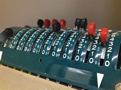 Old Machine Computer 的图像结果