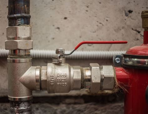 HOW TO FIND & TURN ON & OFF YOUR HOMES MAIN WATER SHUT-OFF VALVES
