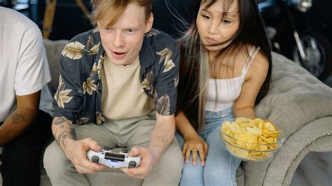 10 games with the worst cutscene-to-gameplay ratio & 10 with the best
