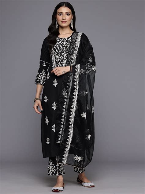 Varanga Women Black Round Neck Thread Embroidered Kurta Paired With ...