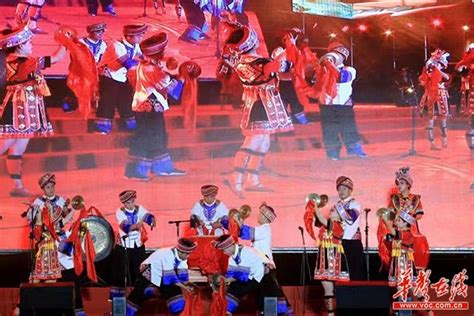吉首鼓文化节乾州古城开幕 8支中外鼓队“鼓舞世界” - 原创 - 华声文旅 - 华声在线
