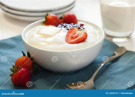 Cream of Rice Cereal stock image. Image of cream, spoon - 16226151