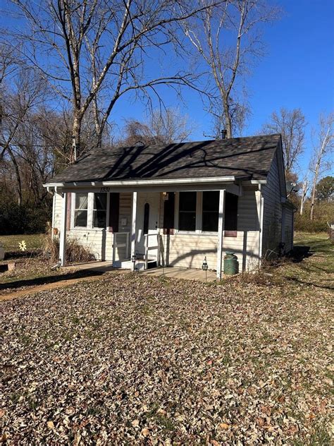 1331 W Congress St, Pacific, MO 63069 | Homes.com