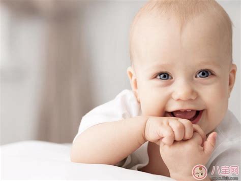 宝宝几个月可以训练坐 训练宝宝坐的具体方法攻略 _八宝网